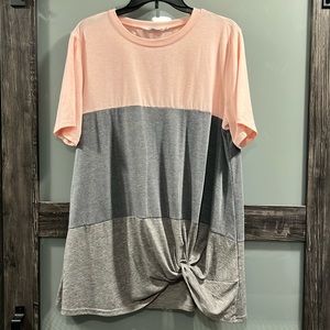 Moyee, 3 block color blouse. Size 2XL, color is pink and 2 shades of gray.